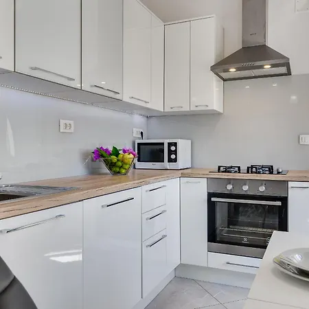 Apartament Eni *