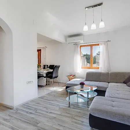 Apartment Eni *