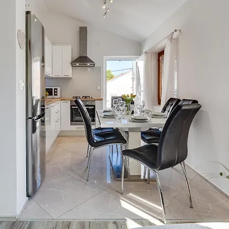 Apartment Eni