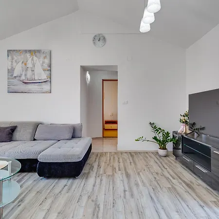 Apartment Eni