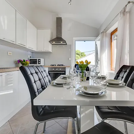 Eni Apartment Preko