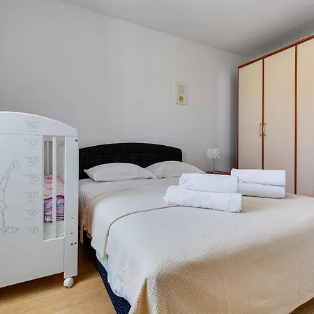 Eni Apartment *